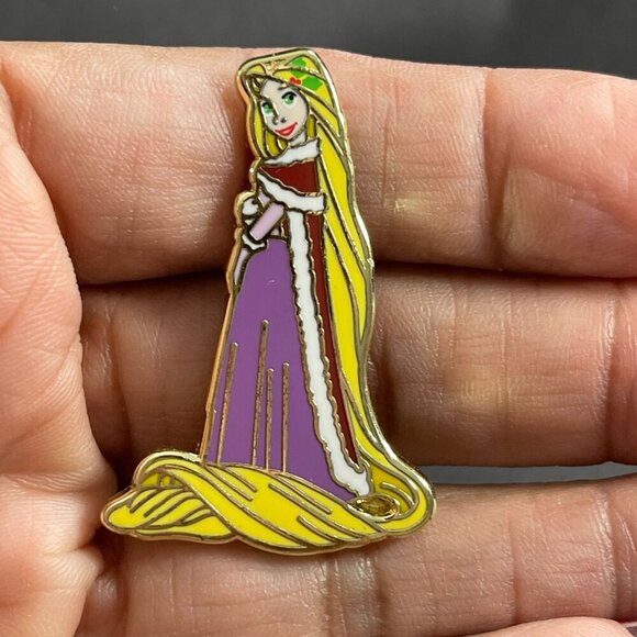 Disneyland Rapunzel Princess Trading Pin Tangled Christmas Lapel Pin Brooch Gift - Picture 10 of 11